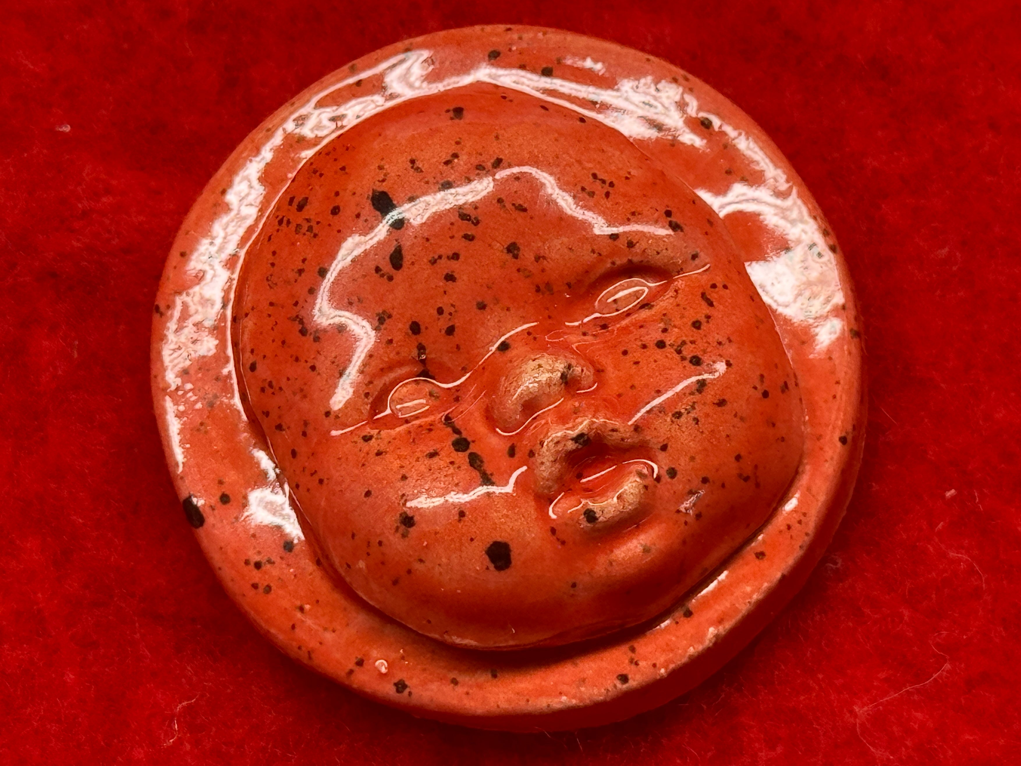 baby face magnet - red & black