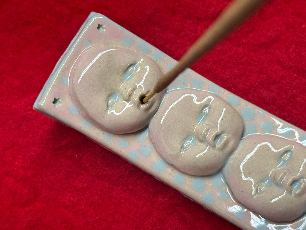baby face incense holder - blue & pink